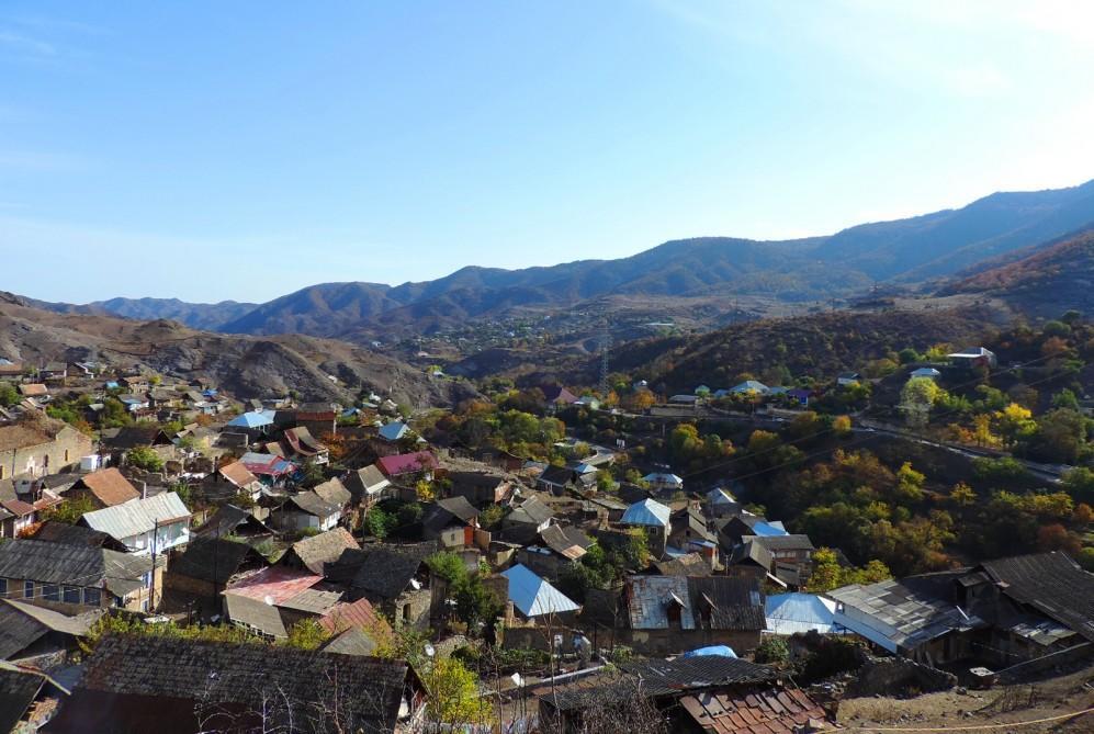 Dağlara sığınan Bayan kəndi