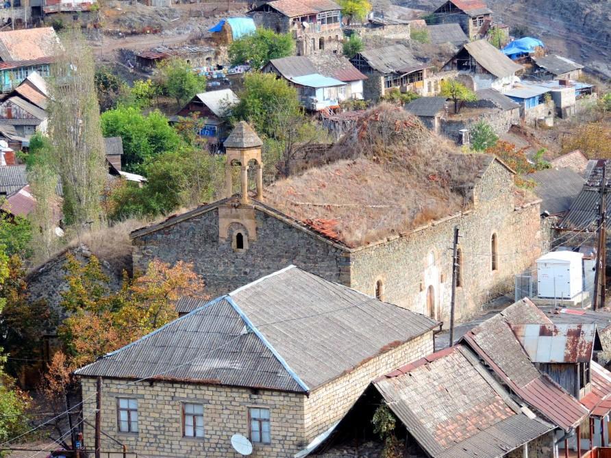 Dağlara sığınan Bayan kəndi