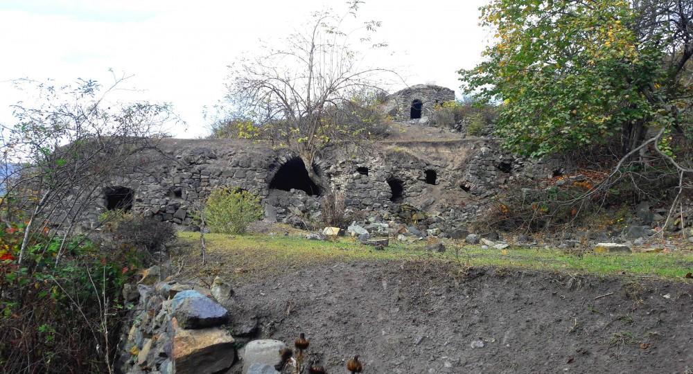 Dağlara sığınan Bayan kəndi