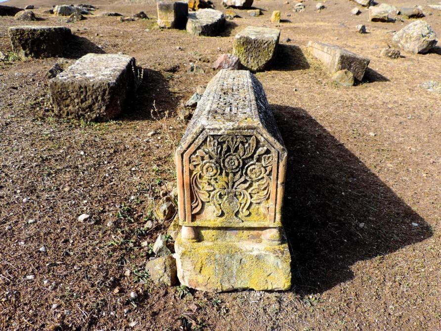 Dağlara sığınan Bayan kəndi