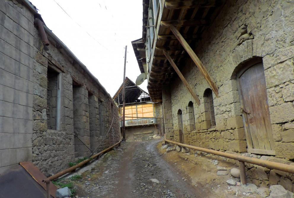 Dağlara sığınan Bayan kəndi