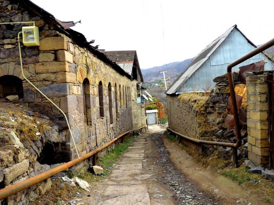 Dağlara sığınan Bayan kəndi