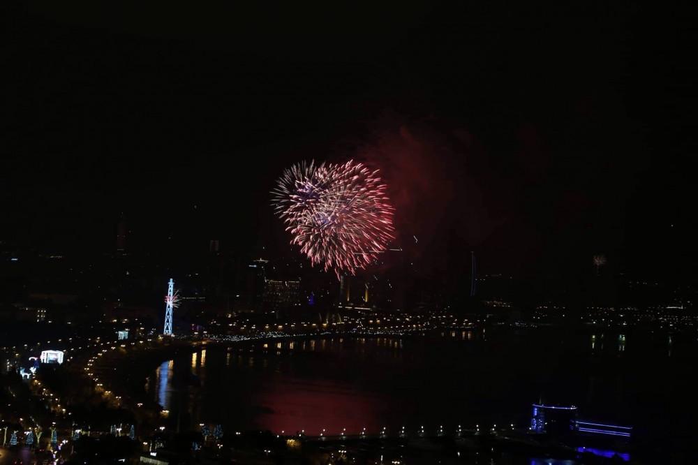 Баку встретил 2019 год с грандиозным фейерверком