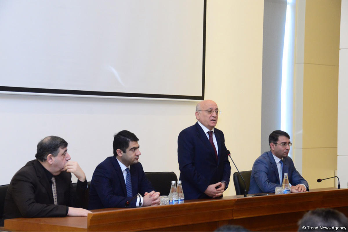 В штаб-квартире правящей партии Азербайджана показали фильм о борьбе с религиозным радикализмом