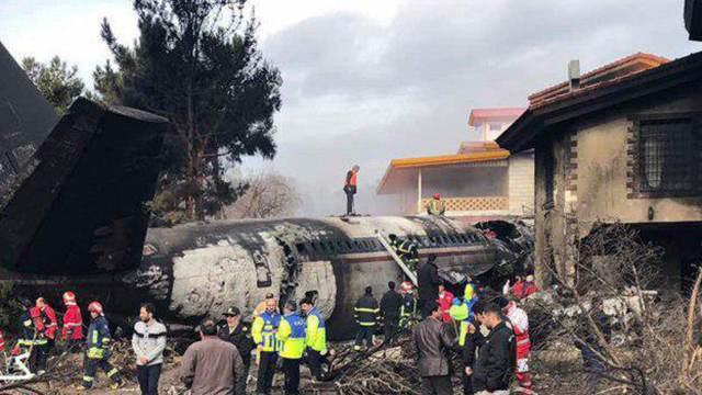 Страшные кадры изнутри Boeing 707, разбившегося под Тегераном