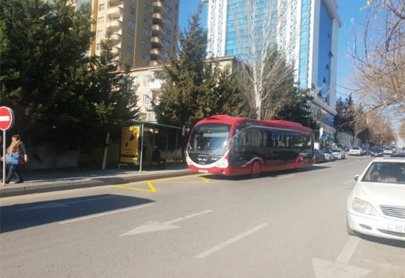 Bakıda bəzi küçələrdə avtobus dayancaqlarının yeri dəyişdirilib