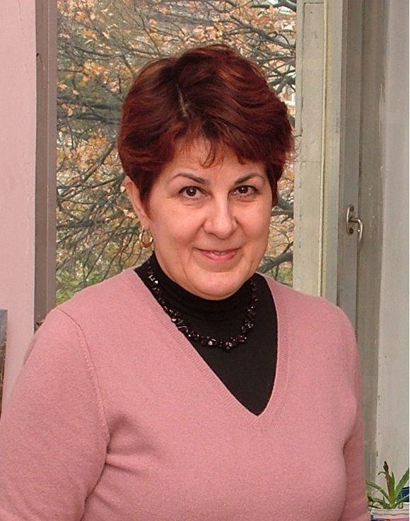 Названы самые популярные азербайджанские писатели в России