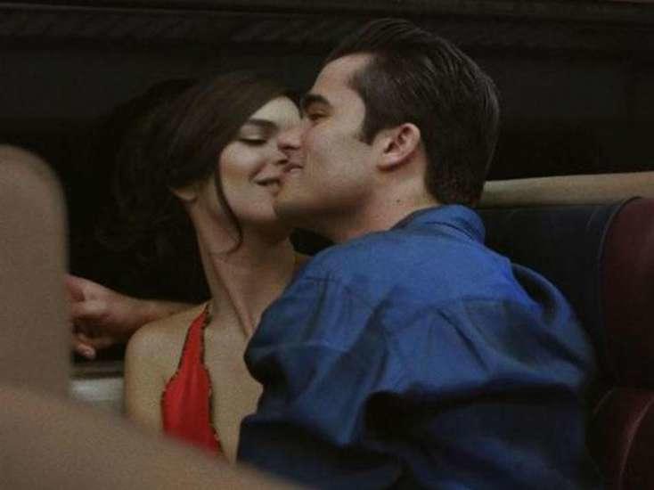 Məşhur model maşında seks səhnəsinə çəkildi