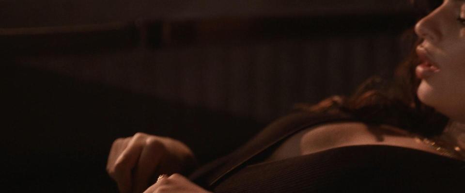 Məşhur model maşında seks səhnəsinə çəkildi