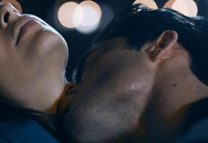 Məşhur model maşında seks səhnəsinə çəkildi