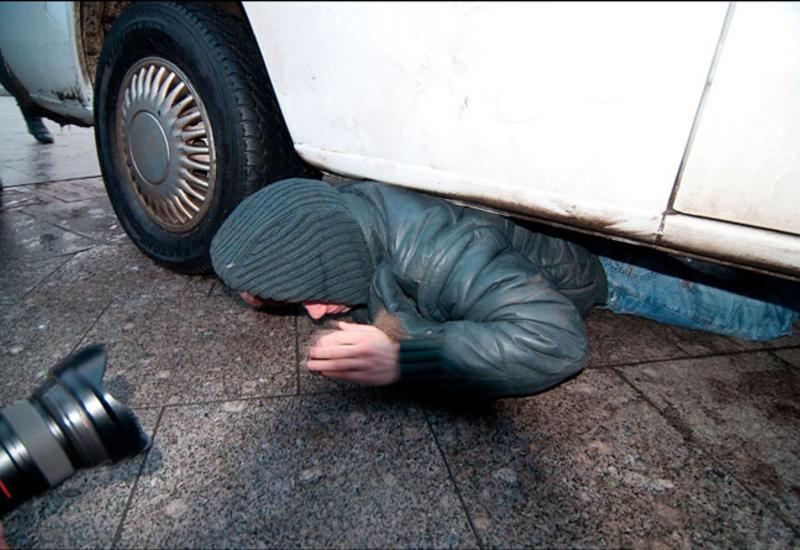 Qusarda dəhşətli hadisə - “Hyundai Santafe” insanların üstünə çıxdı