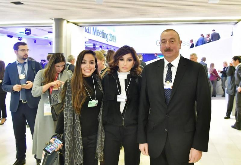 Президент Ильхам Алиев и Первая леди Мехрибан Алиева в Давосе приняли участие в сессии "Развитие инициативы "Один пояс, один путь": взгляд Китая на триллион долларов"