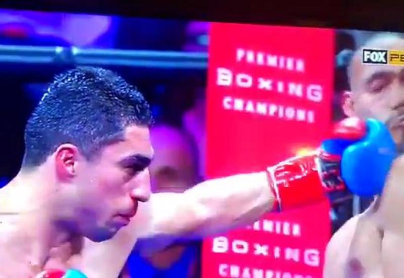 Необычная реакция рефери на удар боксера