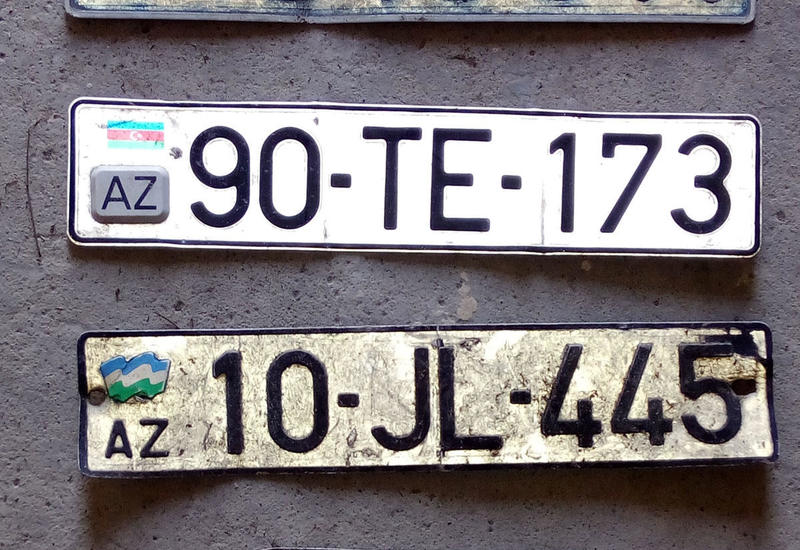 Avtomobil nömrəsi satmaq adı ilə dələduzluq edən polisin cəzası nə oldu?