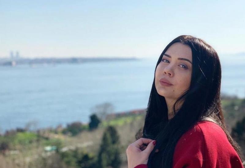 "24 ildir səni hələ də sevirəm"