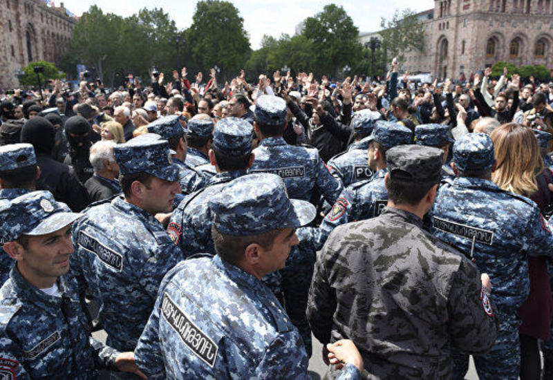 В Ереване сотни демонстрантов требуют отставки Никола Пашиняна