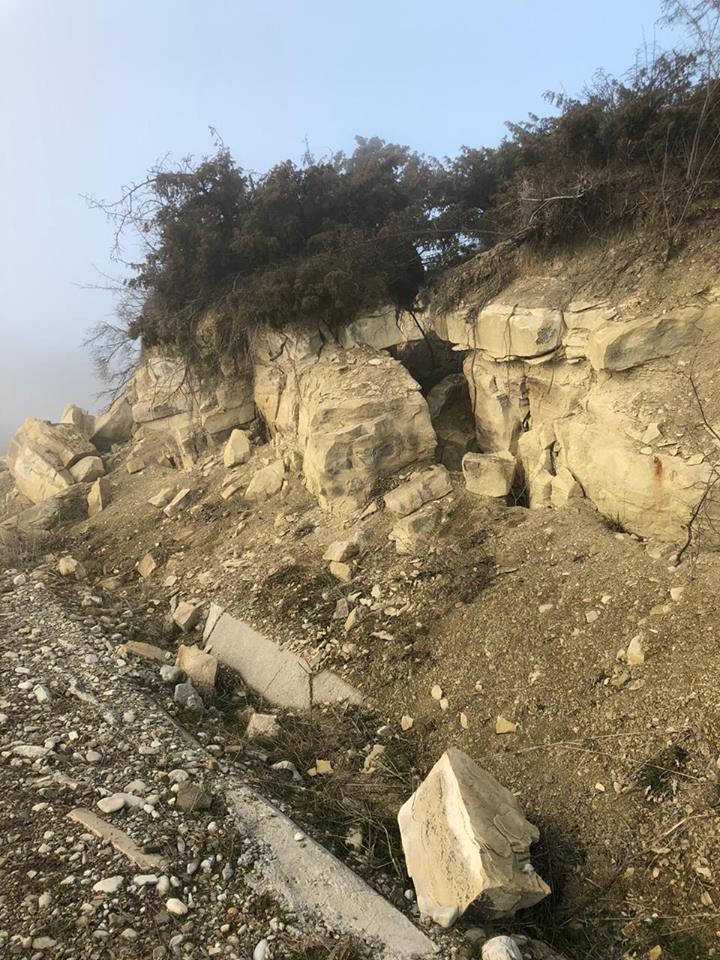 Zəlzələ yolara da ziyan vurub
