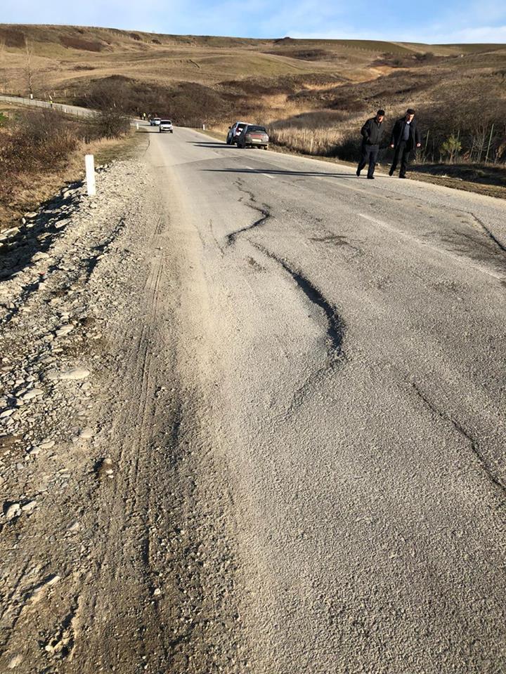 Zəlzələ yolara da ziyan vurub
