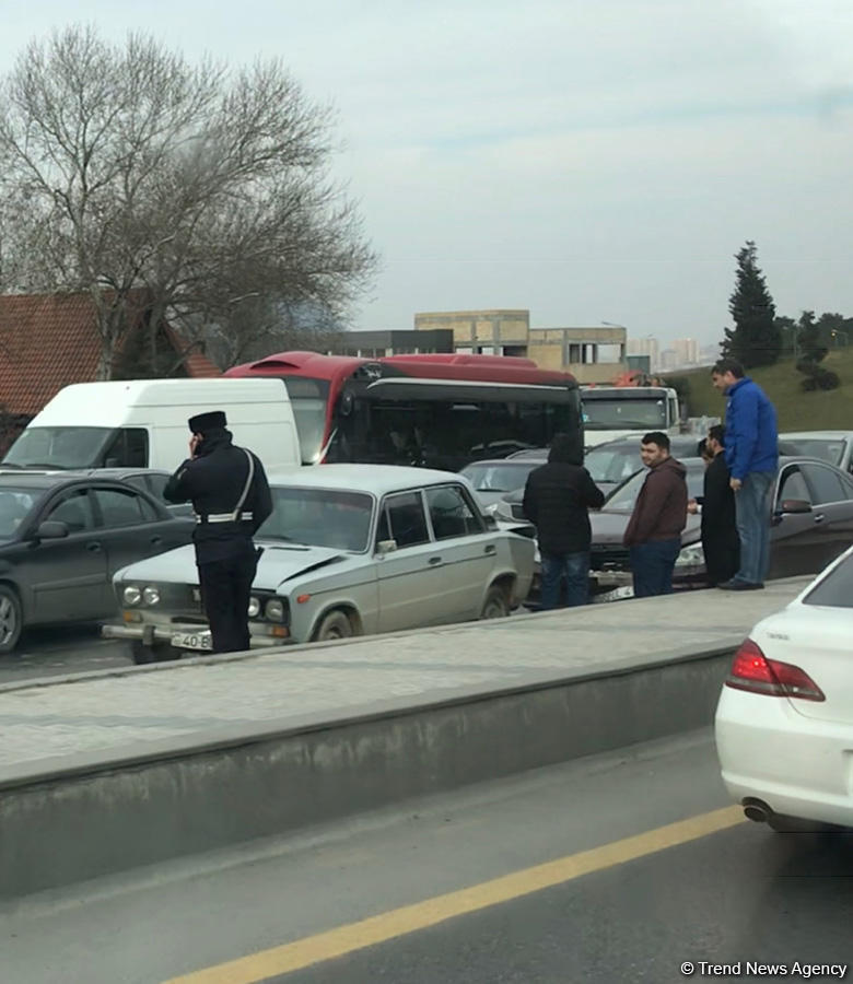 Bakı-Sumqayıt yolunda qəza tıxaca səbəb oldu