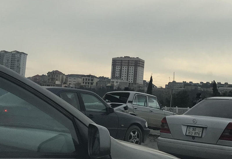Bakı-Sumqayıt yolunda qəza tıxaca səbəb oldu