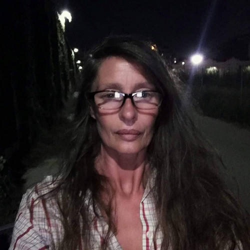 Популярная модель 80-х стала попрошайкой