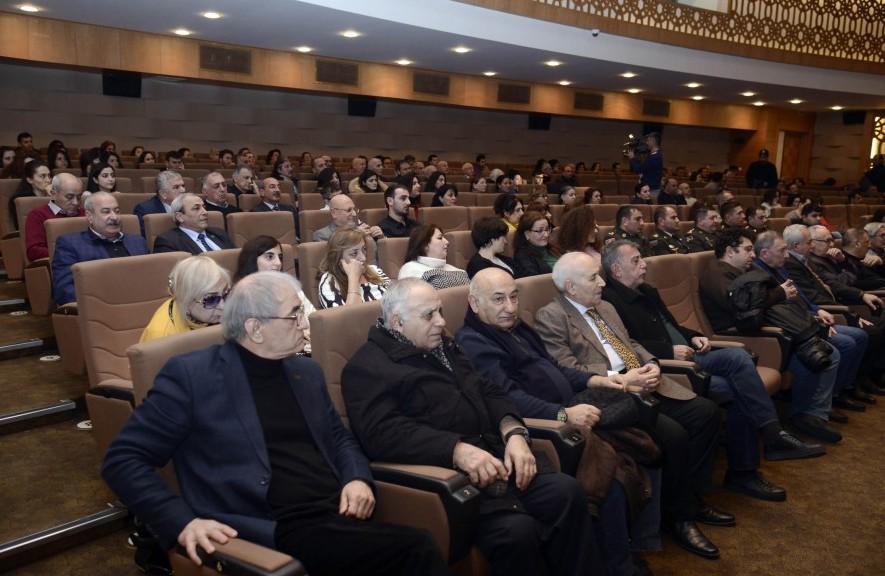 В Баку показали фильм "Silahdaşlar"