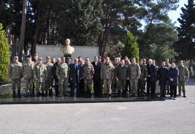 Военные атташе на предприятиях оборонпрома Азербайджана
