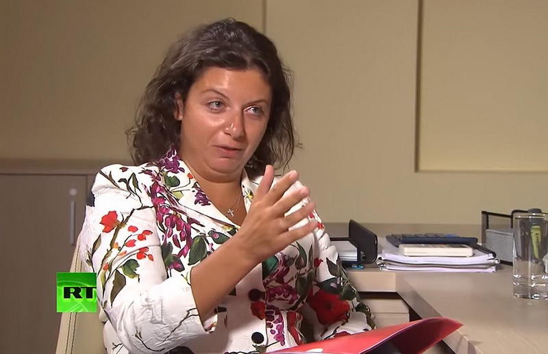 Маргарита Симоньян и ее глубокое декольте