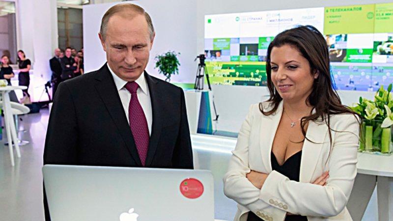 Маргарита Симоньян и ее глубокое декольте