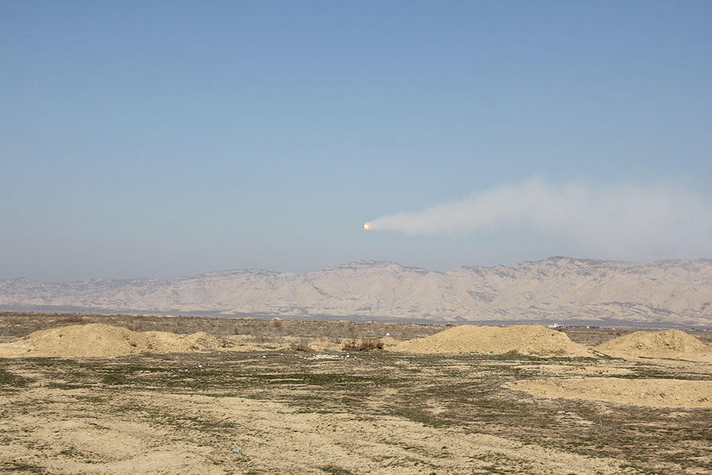 Учения азербайджанской армии с боевой стрельбой