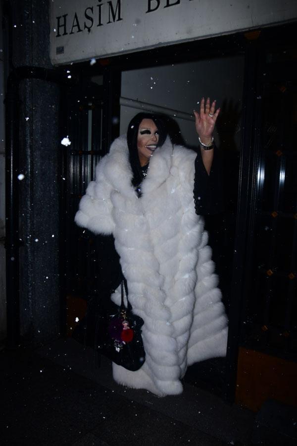 500 minlik kürk geyindi