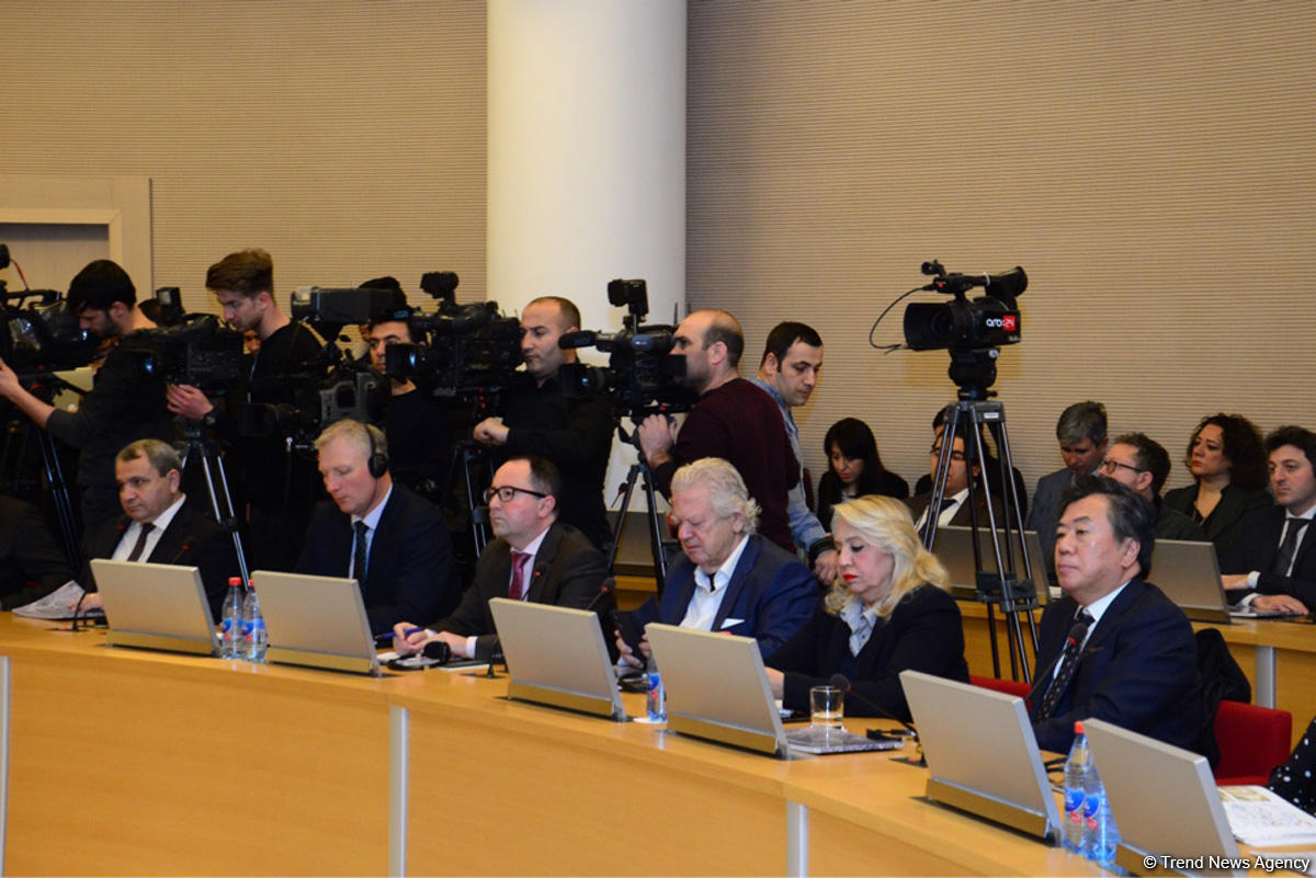 ADA-da "Azərbaycanın Ermənistanın işğalı altında olan ərazilərində qeyri-qanuni fəaliyyətlər: Peykdən çəkilmiş şəkillər, sübutlar" adlı hesabatın təqdimatı olub