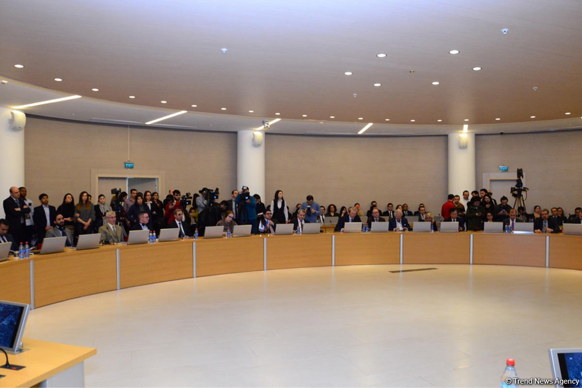 ADA-da "Azərbaycanın Ermənistanın işğalı altında olan ərazilərində qeyri-qanuni fəaliyyətlər: Peykdən çəkilmiş şəkillər, sübutlar" adlı hesabatın təqdimatı olub