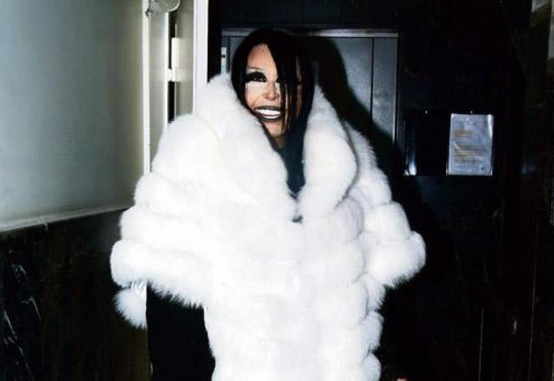 500 minlik kürk geyindi