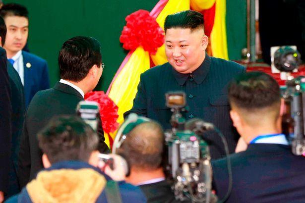 Kim Çen İn də Vyetnama çatdı
