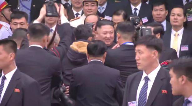 Kim Çen İn də Vyetnama çatdı