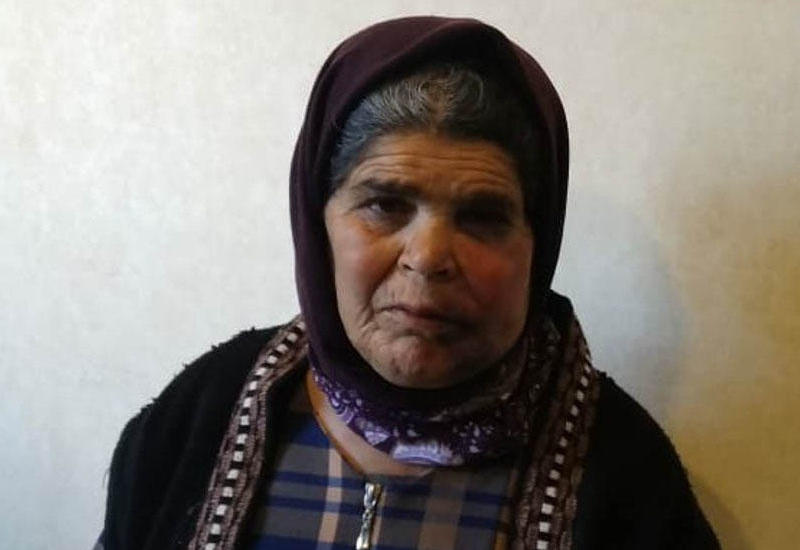 Maskalı şəxs evə basqın etdi, yaşlı ər və arvada xəsarət yetirdi