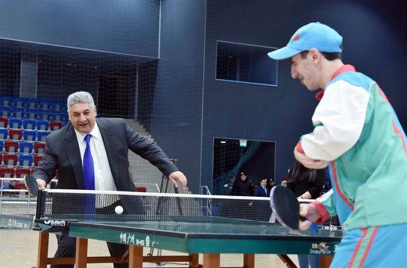 Azərbaycanlı nazirlər stolüstü tennis oynadılar