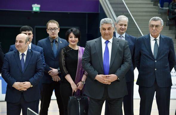 Azərbaycanlı nazirlər stolüstü tennis oynadılar