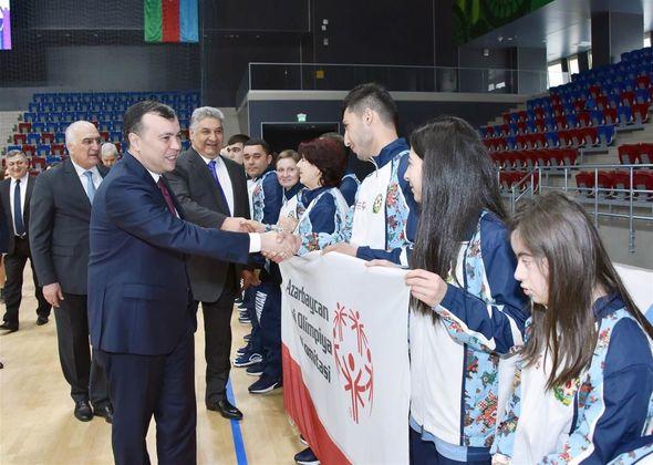 Azərbaycanlı nazirlər stolüstü tennis oynadılar