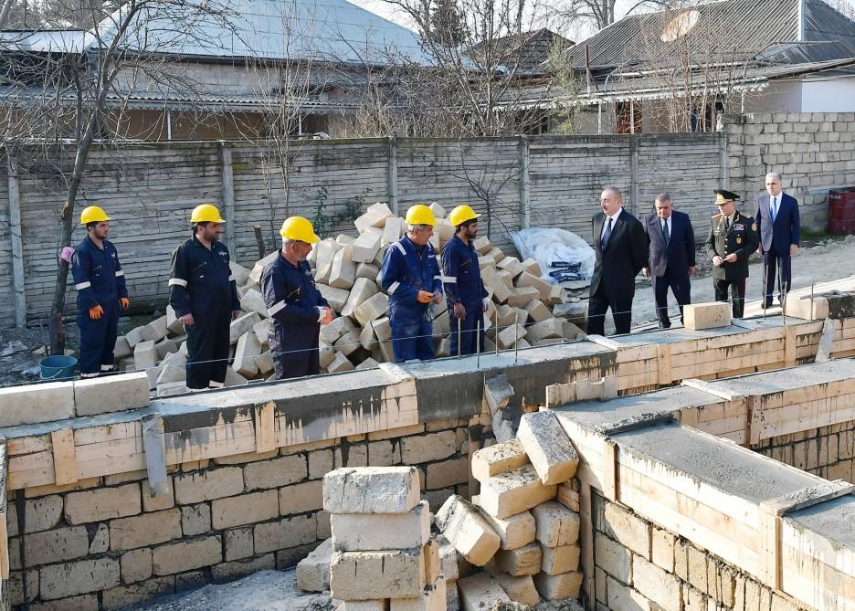 Президент Ильхам Алиев на месте ознакомился с работой по ликвидации последствий землетрясения в Агсу