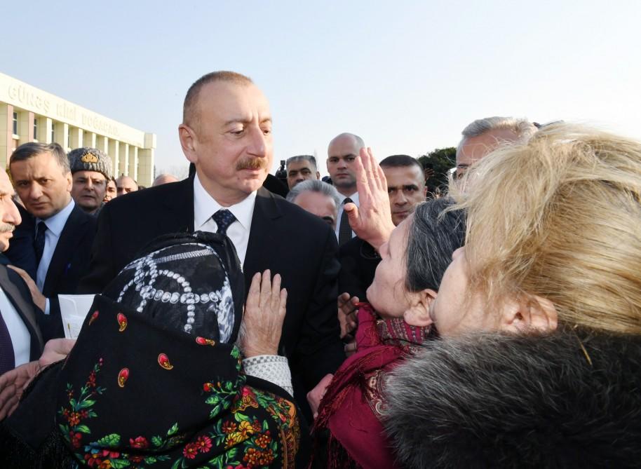 Президент Ильхам Алиев на месте ознакомился с работой по ликвидации последствий землетрясения в Агсу