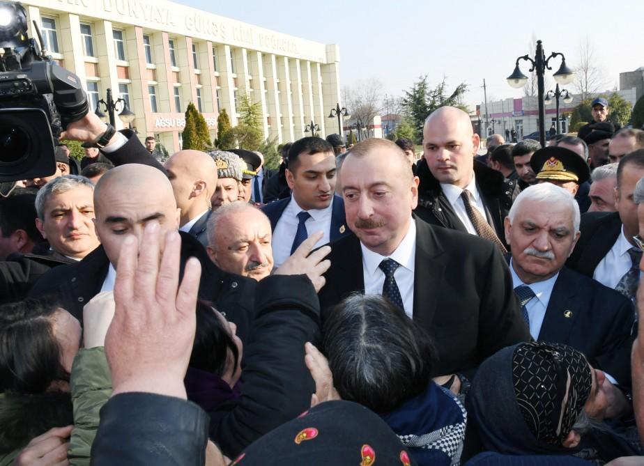 Президент Ильхам Алиев на месте ознакомился с работой по ликвидации последствий землетрясения в Агсу