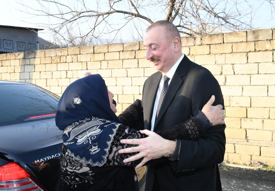 Президент Ильхам Алиев на месте ознакомился с работой по ликвидации последствий землетрясения в Агсу
