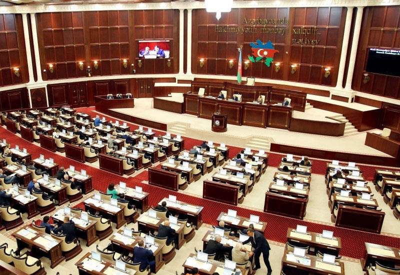 Deputatların maaşı 5 min manat oldu?