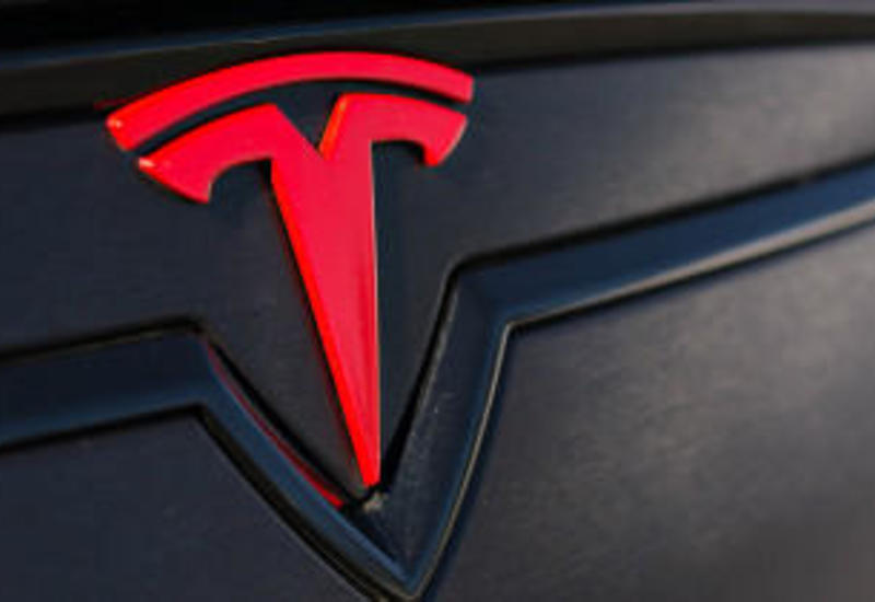 Регулятор США начал расследование против Tesla