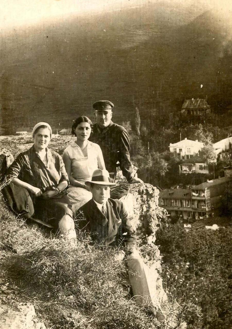 Шах подарил часы, Родина – ссылку, народ – память…
