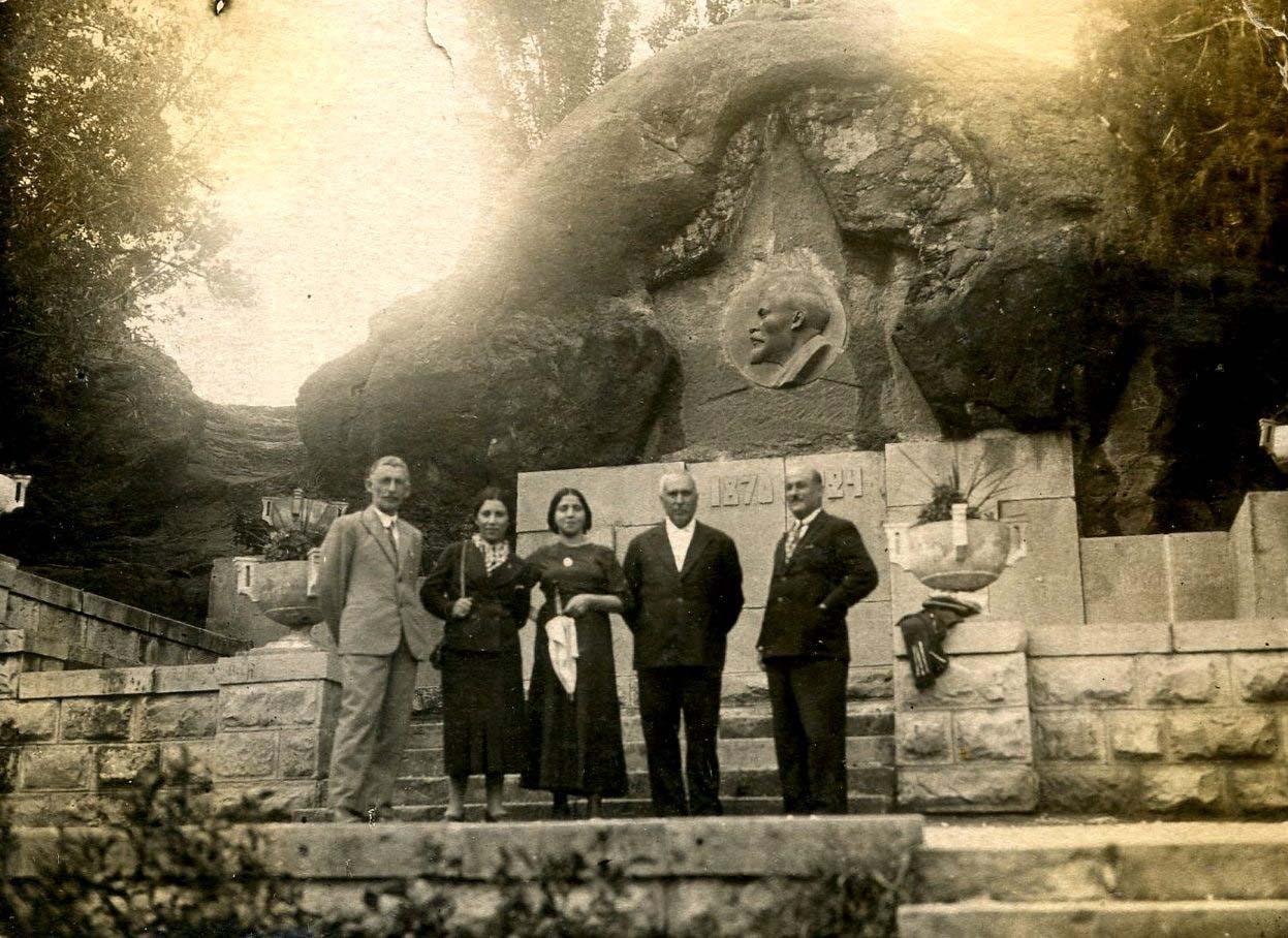 Шах подарил часы, Родина – ссылку, народ – память…