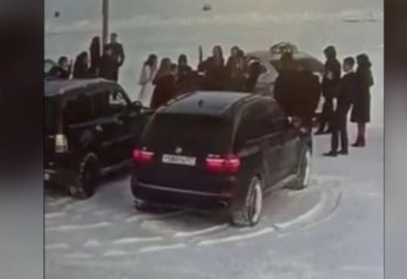 Жених устроил стрельбу из автомата на свадьбе