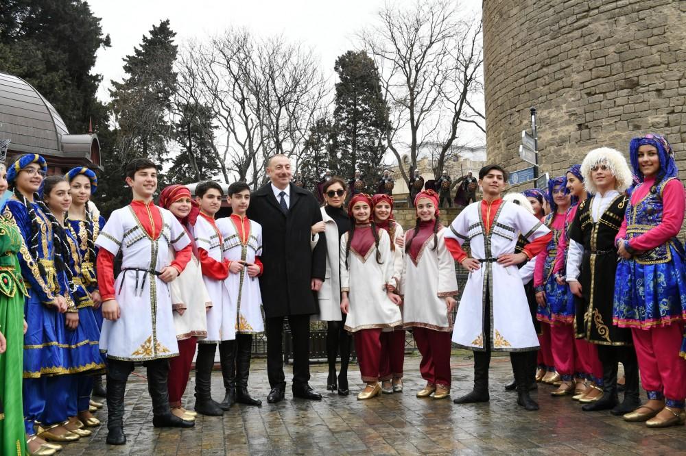 Президент Азербайджана Ильхам Алиев и Первая леди Мехрибан Алиева приняли участие во всенародных празднествах по случаю Новруза